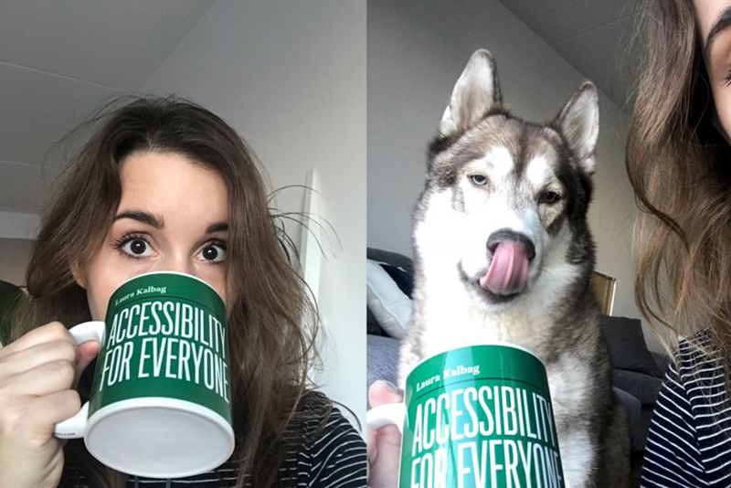 Double photo de Laura Kalbag. Sur la première, elle boit dans une tasse ayant le design de son livre. Sur la seconde, elle est avec son chien qui sort sa langue, devant la tasse, comme s'il y avait goûté.
